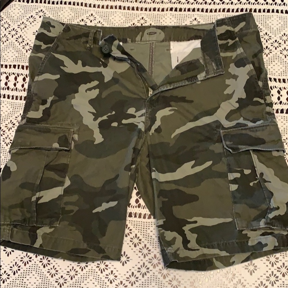 Old Navy Camouflage Cargo Shorts - Men’s